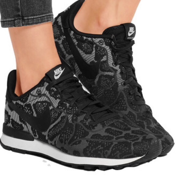 nike air pegasus womens black